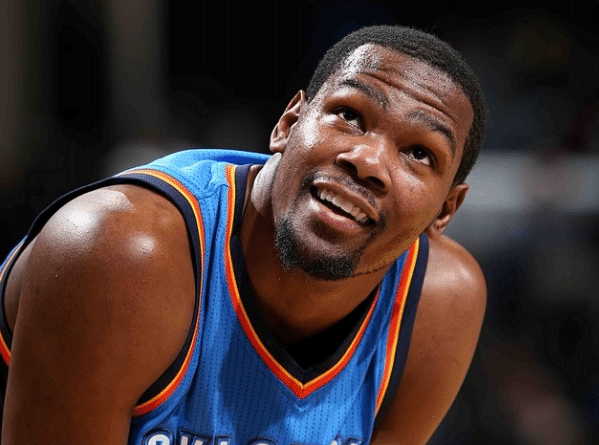 Com 119 votos, Kevin Durant &eacute; eleito o MVP da temporada da NBA
