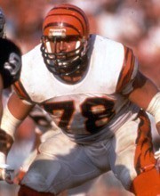 Anthony Mu&ntilde;oz (Cr&eacute;dito: Reprodu&ccedil;&atilde;o/ Site oficial do Hall da Fama da NFL)