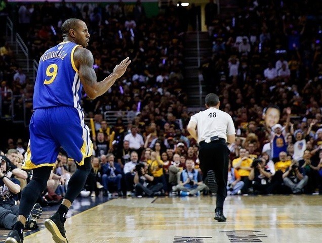 Andre Iguodala &eacute; eleito MVP das Finais da NBA de 2015