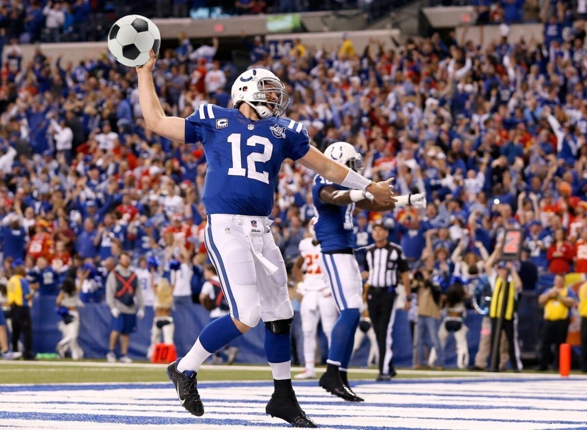 E se as estrelas da NFL jogassem futebol?