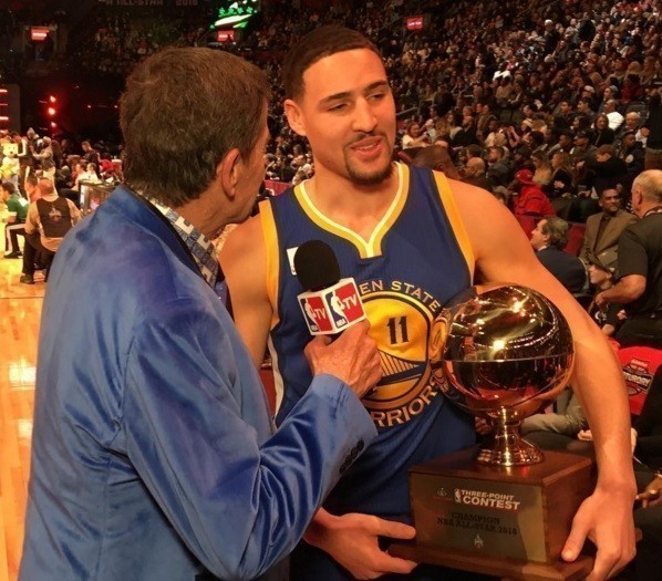 Klay Thompson arrasa, supera Stephen Curry e vence Torneio de Tr&ecirc;s Pontos