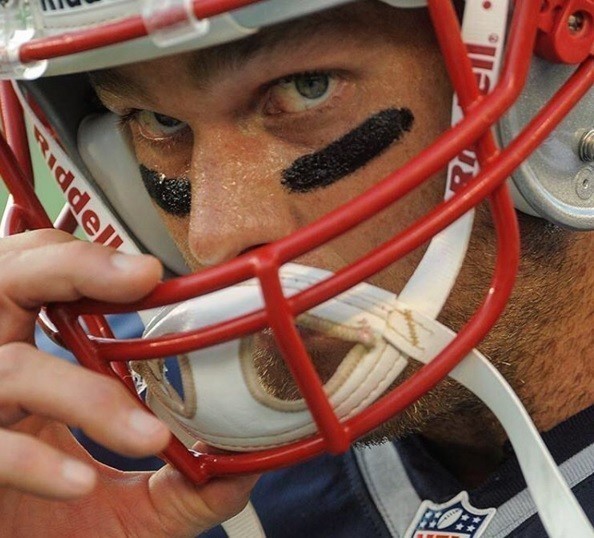 Tom Brady presta homenagem a Muhammad Ali e cita frase famosa do &iacute;cone