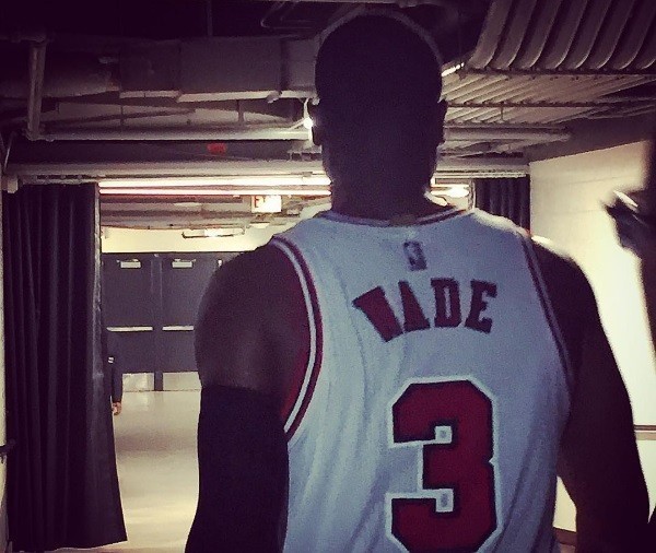 Dwyane Wade se desculpa por gesto &ldquo;cortando a garganta&rdquo; em jogo