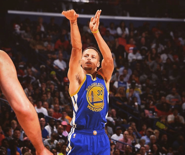 Stephen Curry encerra sequ&ecirc;ncia de jogos com bolas de tr&ecirc;s em 157