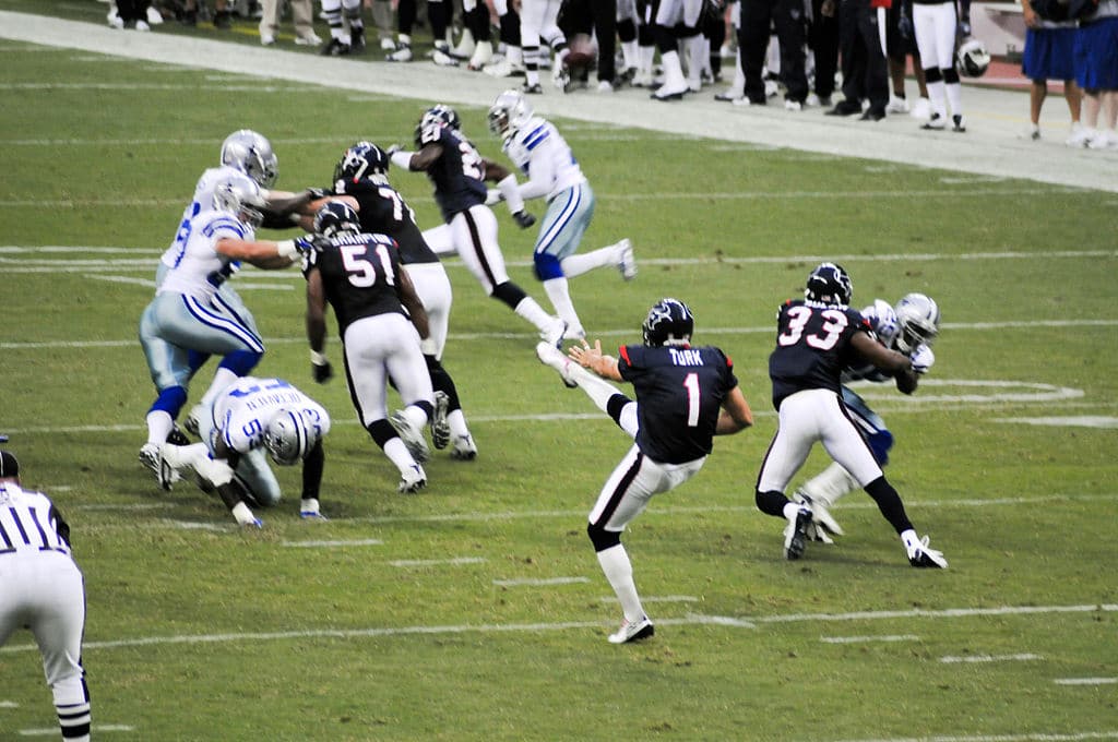 O que &eacute; punt? Conhe&ccedil;a mais sobre o chute que &eacute; vital na NFL