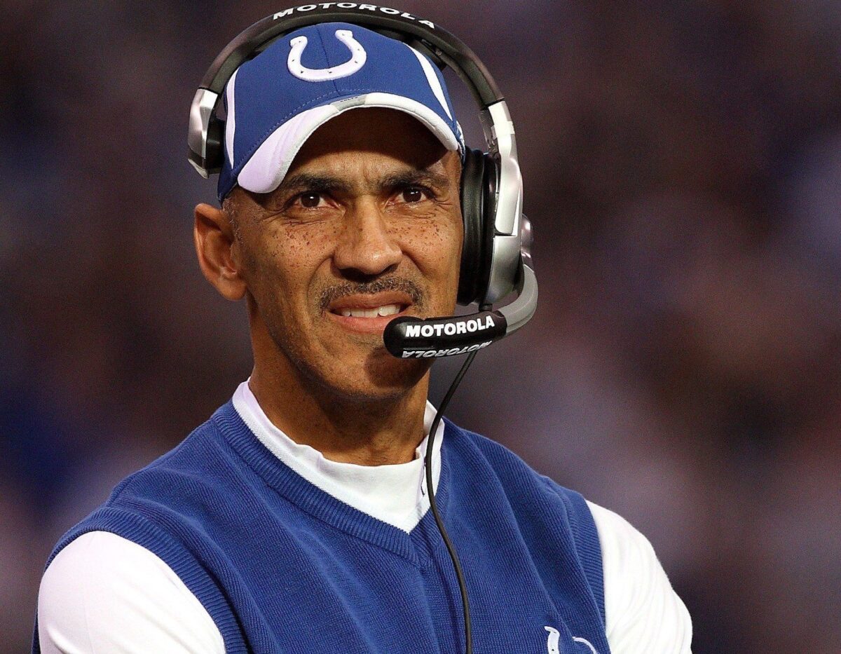 Ex-t&eacute;cnico dos Colts, Tony Dungy nega acusa&ccedil;&otilde;es de trapa&ccedil;a
