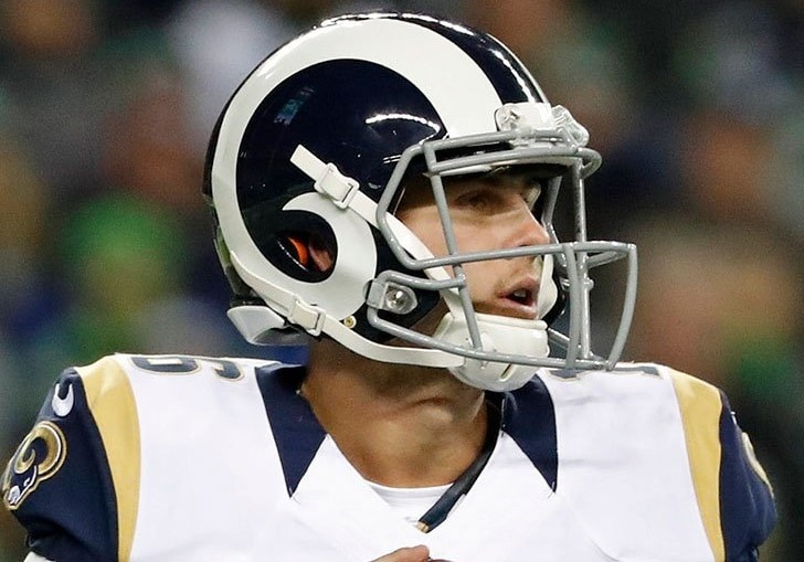 Los Angeles Rams revela novo capacete com chifres brancos