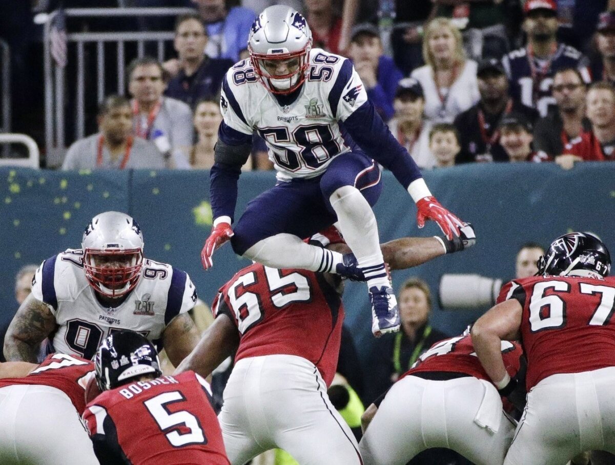 NFL bane pulo sobre a linha de scrimmage; eje&ccedil;&atilde;o para pancadas na cabe&ccedil;a passa