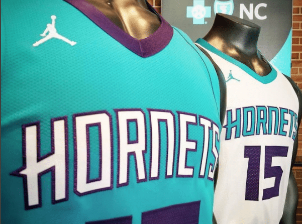 Charlotte Hornets apresenta seus uniformes com detalhe &uacute;nico; veja