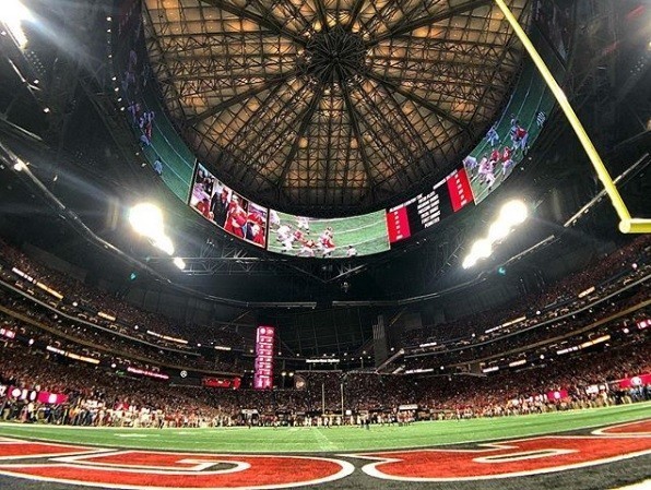 Atlanta Falcons espera que teto retr&aacute;til de novo est&aacute;dio funcione em 2018