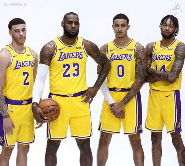 LeBron James reconhece que Lakers ainda est&atilde;o bastante distantes dos Warriors