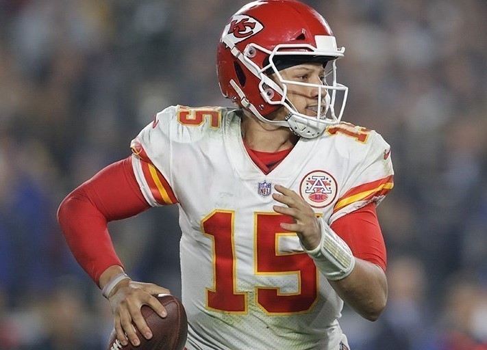 Les&atilde;o de Patrick Mahomes n&atilde;o &eacute; fim do mundo por causa da AFC West