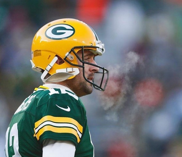 Aaron Rodgers quebra sequ&ecirc;ncia recorde de passes sem sofrer intercepta&ccedil;&atilde;o