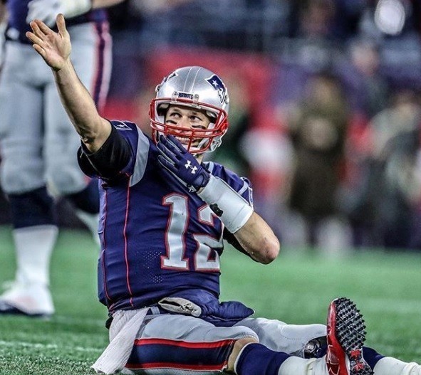 Tom Brady chega &agrave;s 1.000 jardas corridas em sua 19&ordf; temporada na NFL