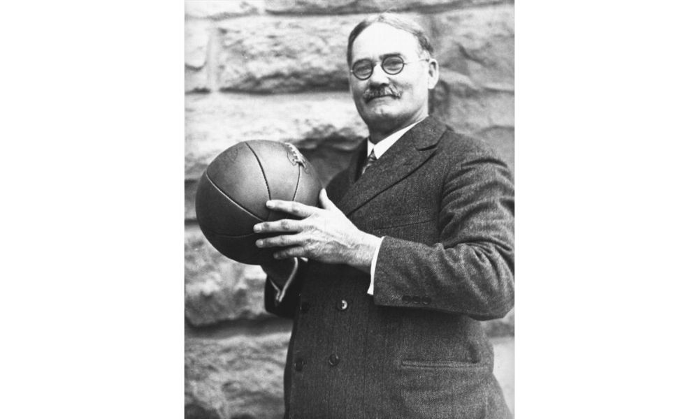 James Naismith foi um professor de educa&ccedil;&atilde;o f&iacute;sica canadense e inventor do basquete