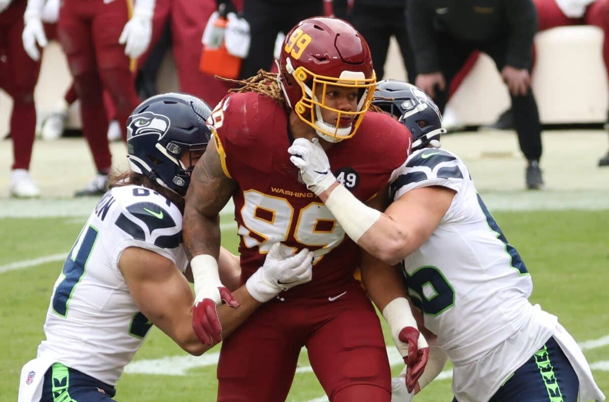 Implac&aacute;vel e ousado, Chase Young &eacute; eleito o Calouro Defensivo do Ano