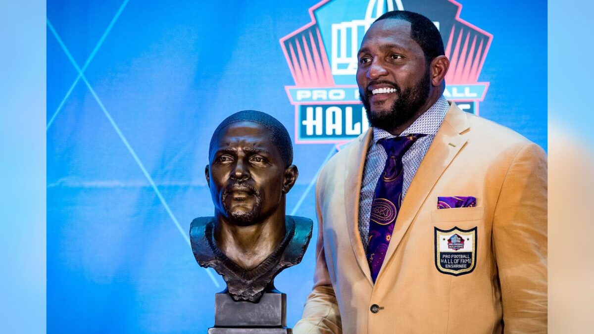 Ray Lewis, a identidade dos Ravens