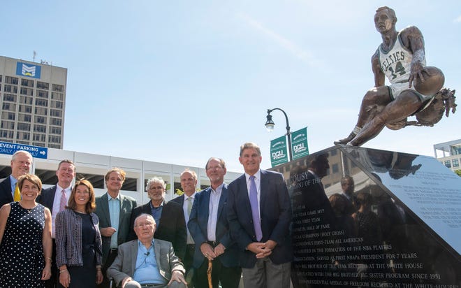 Bob Cousy - Not&iacute;cias, estat&iacute;sticas e sal&aacute;rio