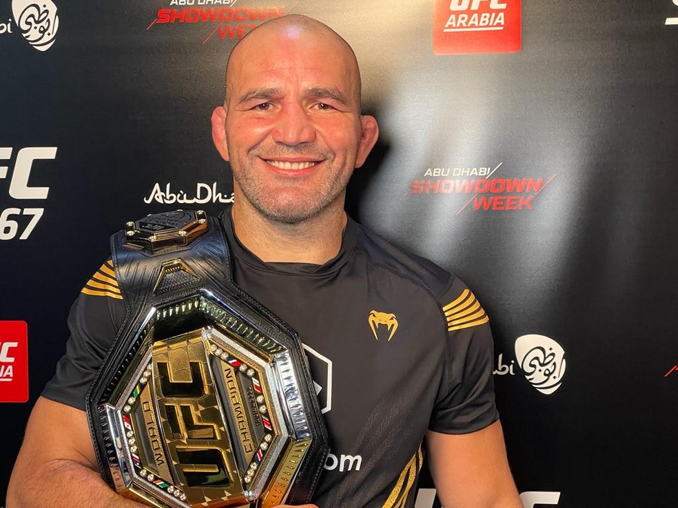 Aos 42 anos, Glover Teixeira se torna campe&atilde;o do UFC e exemplo de supera&ccedil;&atilde;o