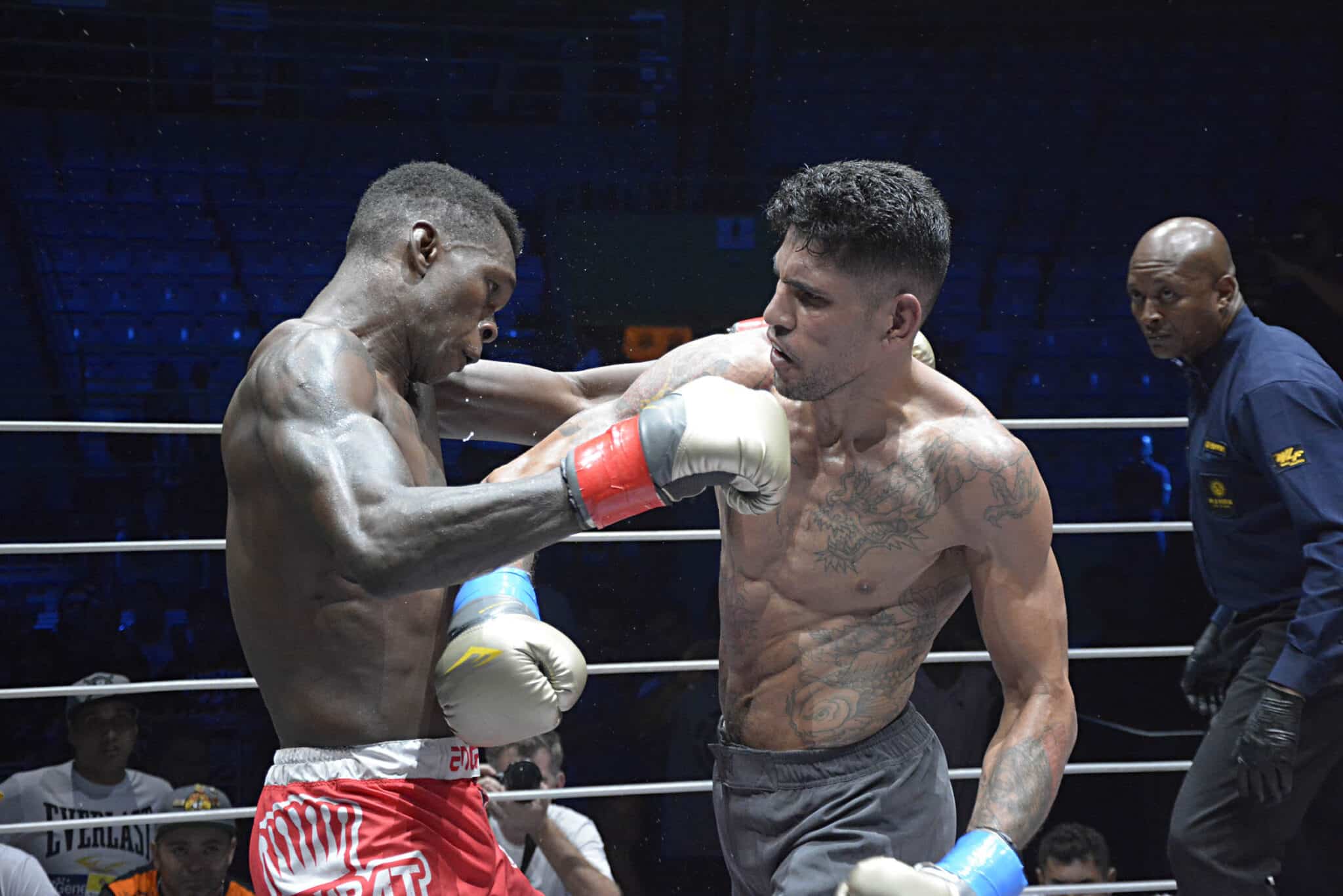 Alex &lsquo;Poatan' nocauteando Israel Adesanya no Glory (Divulga&ccedil;&atilde;o | Glory)