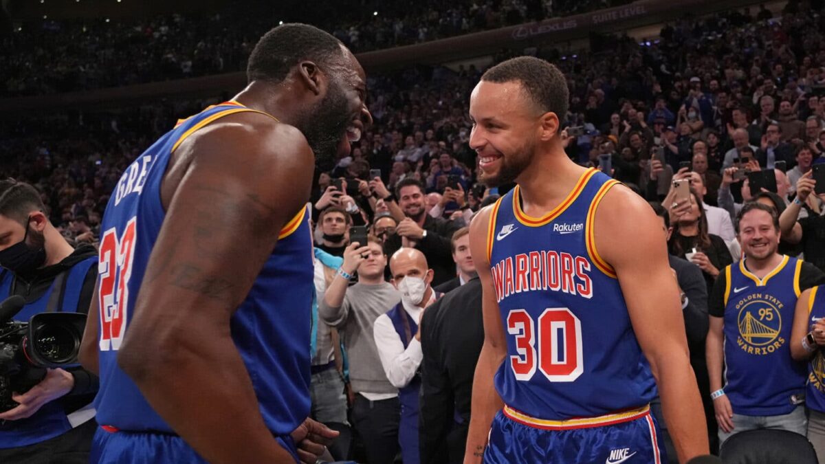 Draymond Green exalta recorde de Curry: &ldquo;Honrado em fazer parte disso&rdquo;
