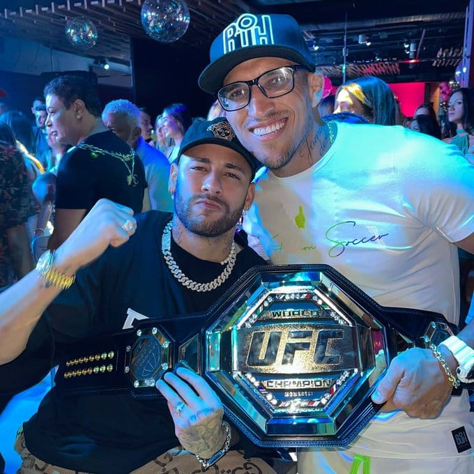 Encontro de feras: Charles do Bronx e Neymar prestigiam festa em S&atilde;o Paulo