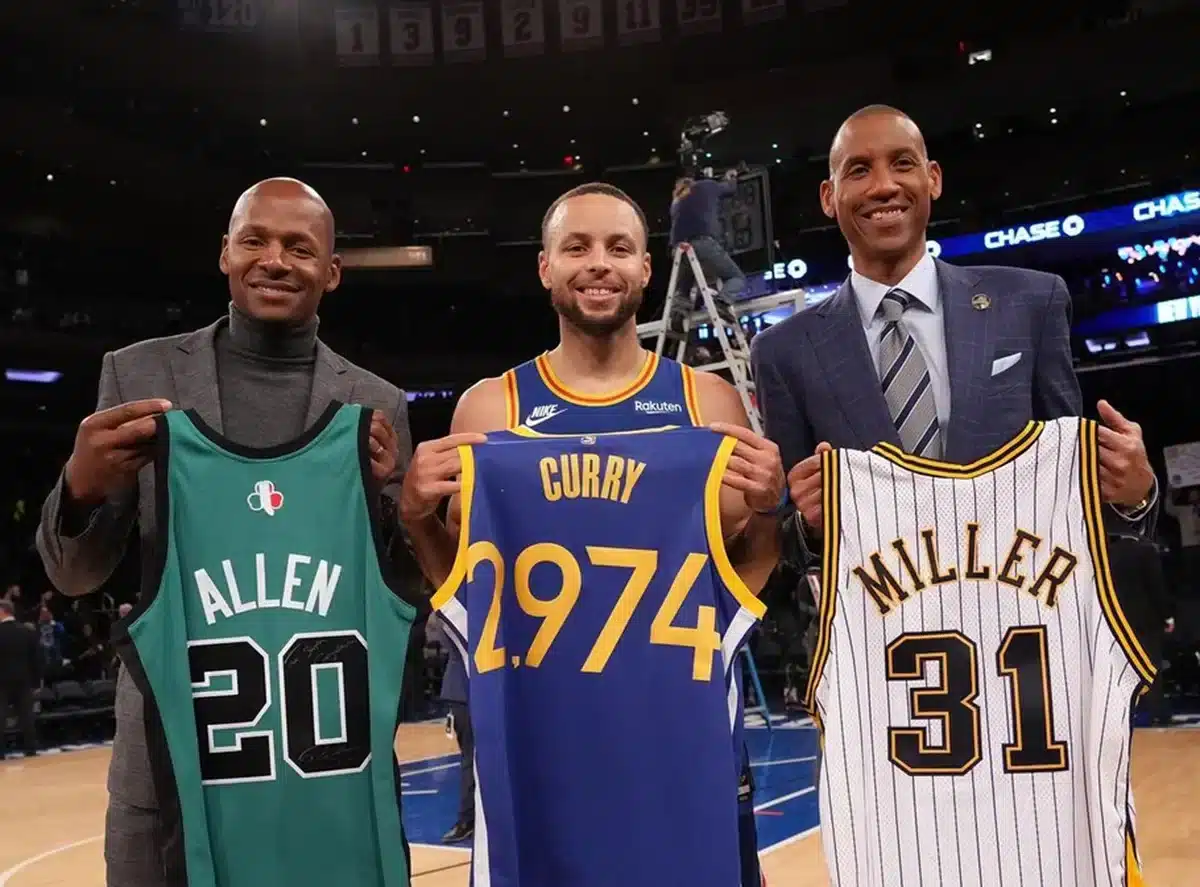 Ray Allen e Reggie Miller passam bast&atilde;o e coroa para Stephen Curry no MSG