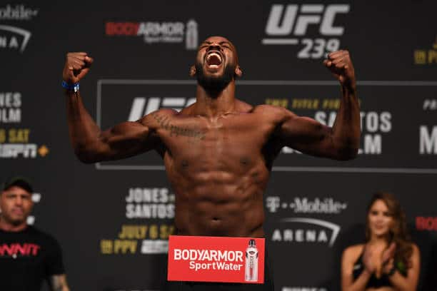 Daniel Cormier n&atilde;o cr&ecirc; em Jon Jones campe&atilde;o peso-pesado do UFC