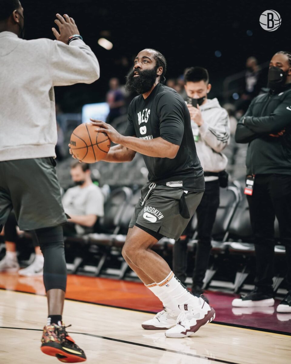 Brooklyn Nets e Philadelphia 76ers fecham troca de Harden por Simmons