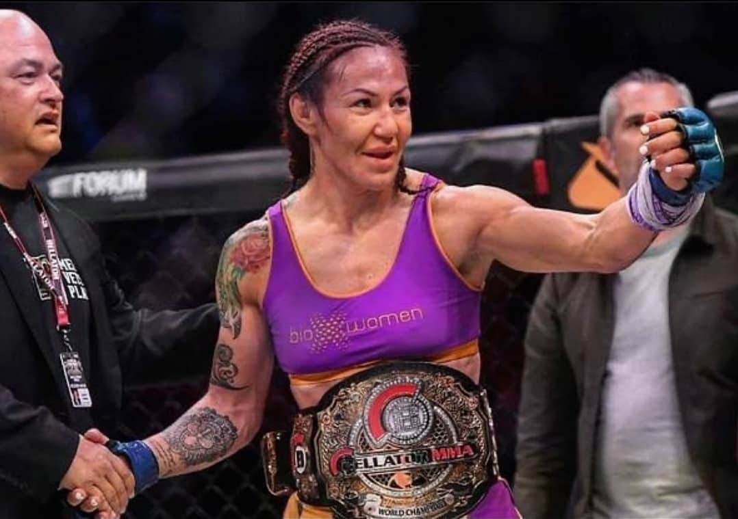 Cris Cyborg tem negocia&ccedil;&otilde;es avan&ccedil;adas com Fight Music Show