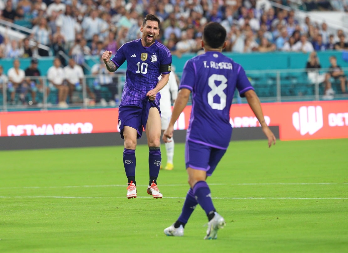 Thiago Almada e Messi