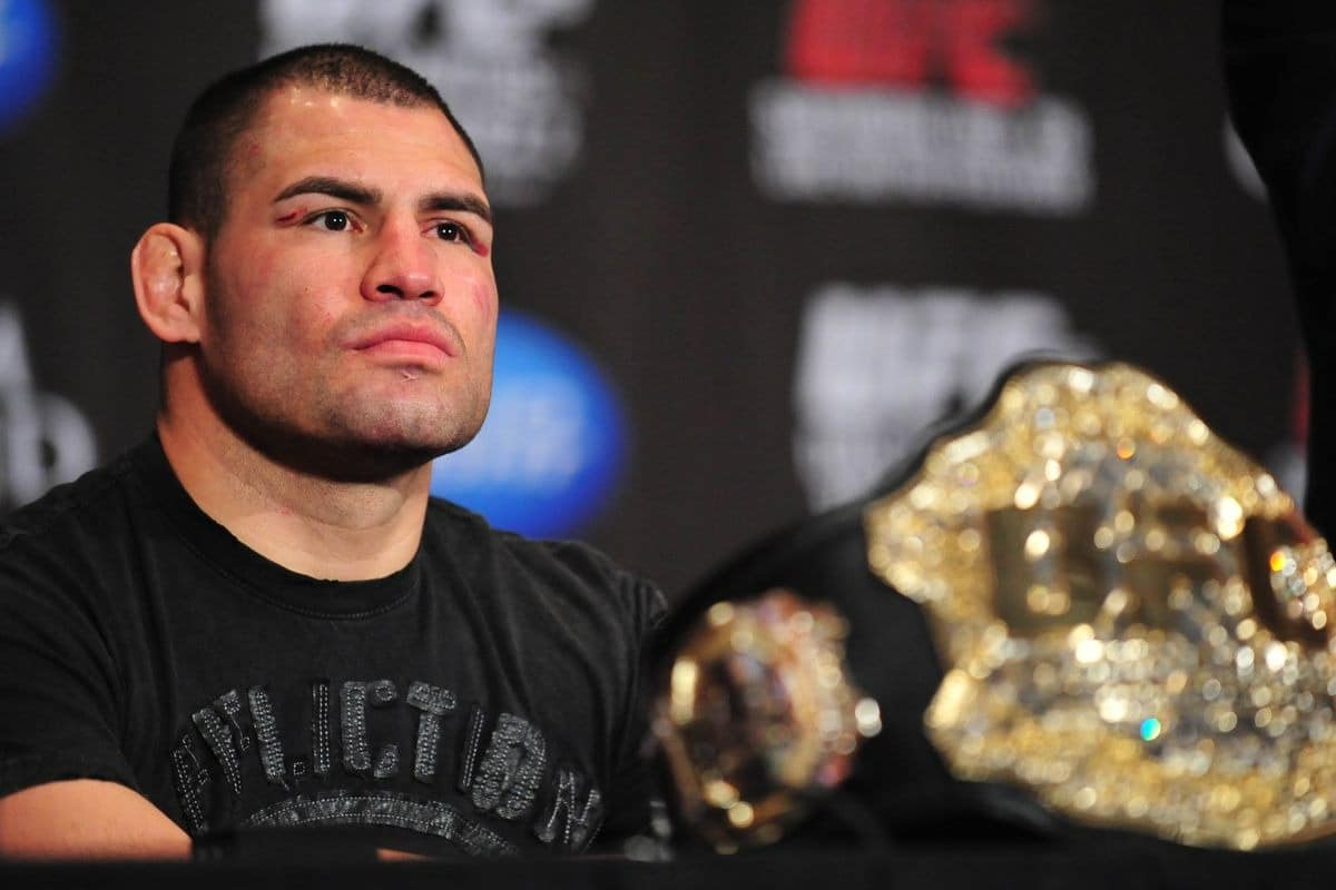 Cain Velasquez &eacute; liberado ap&oacute;s tentativa de homic&iacute;dio