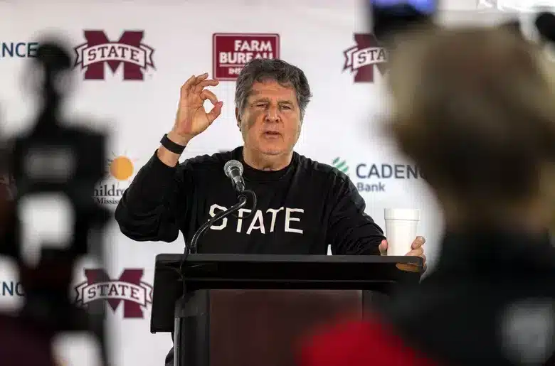 Pioneiro no futebol americano morre aos 61 anos