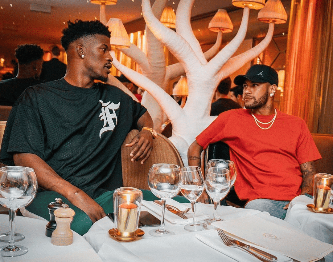 Jimmy Butler tenta convencer Nikola Jovic a torcer pela Sele&ccedil;&atilde;o Brasileira