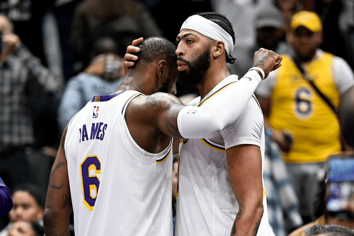 Los Angeles Lakers busca refor&ccedil;os de peso