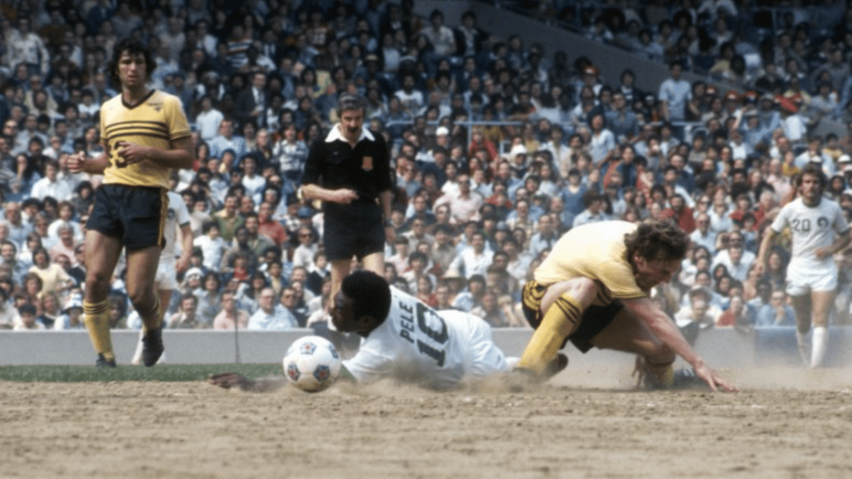 Lendas da Sele&ccedil;&atilde;o Americana homenageiam o Rei Pel&eacute;