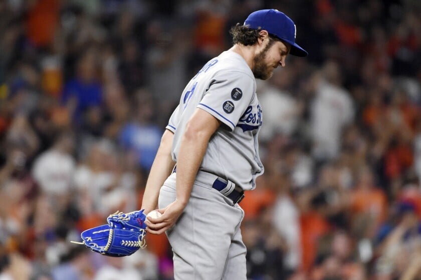 Trevor Bauer &eacute; reintegrado ap&oacute;s dois anos de suspens&atilde;o