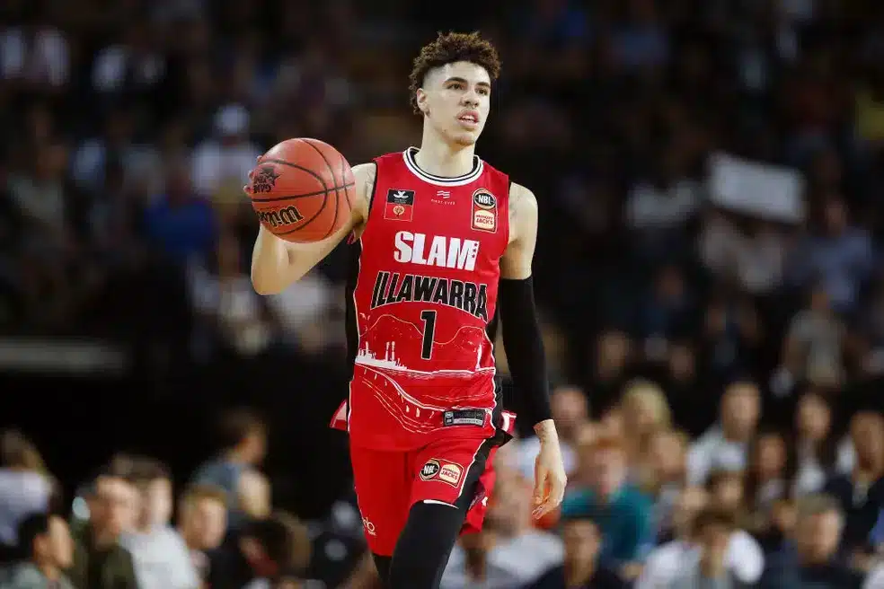 LaMelo Ball n&atilde;o vestir&aacute; camisa dos Lakers