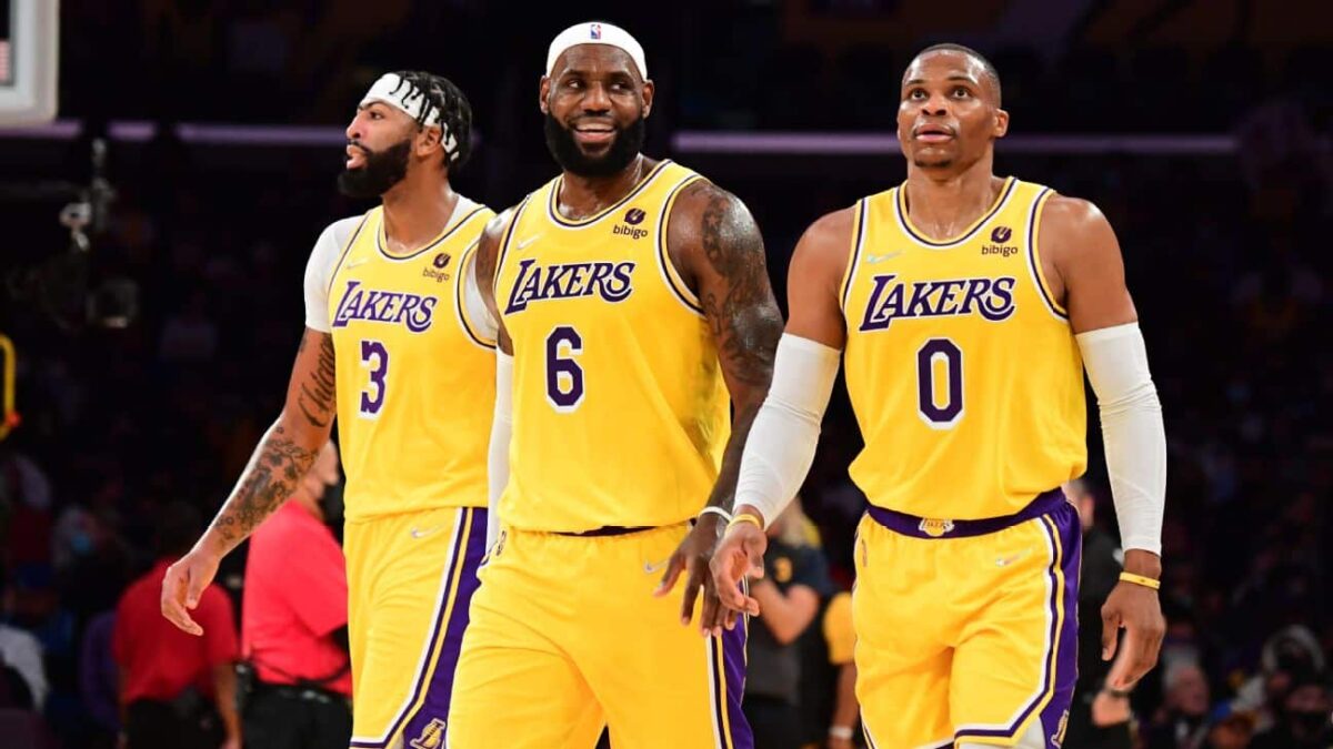 Lakers confirma les&atilde;o de um dos astros da equipe