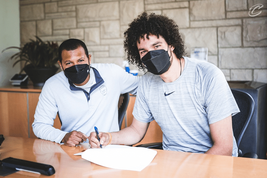 Anderson Varej&atilde;o retorna ao Cleveland Cavaliers