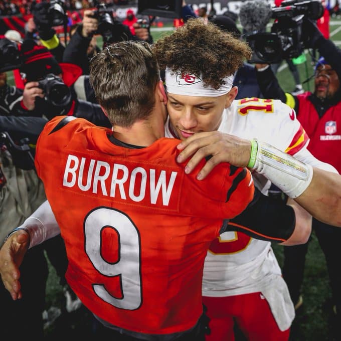 Confronto entre Mahomes e Burrow &mdash; Foto: Divulga&ccedil;&atilde;o/Kansas City Chiefs