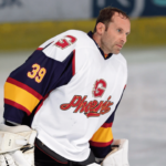 Petr Cech continua em atividade como jogador de hóquei no gelo