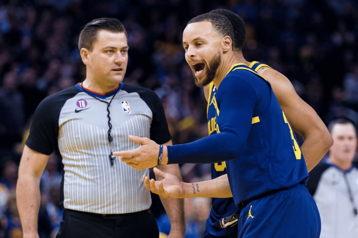 NBA multa Steph Curry no valor de US$ 25 mil d&oacute;lares