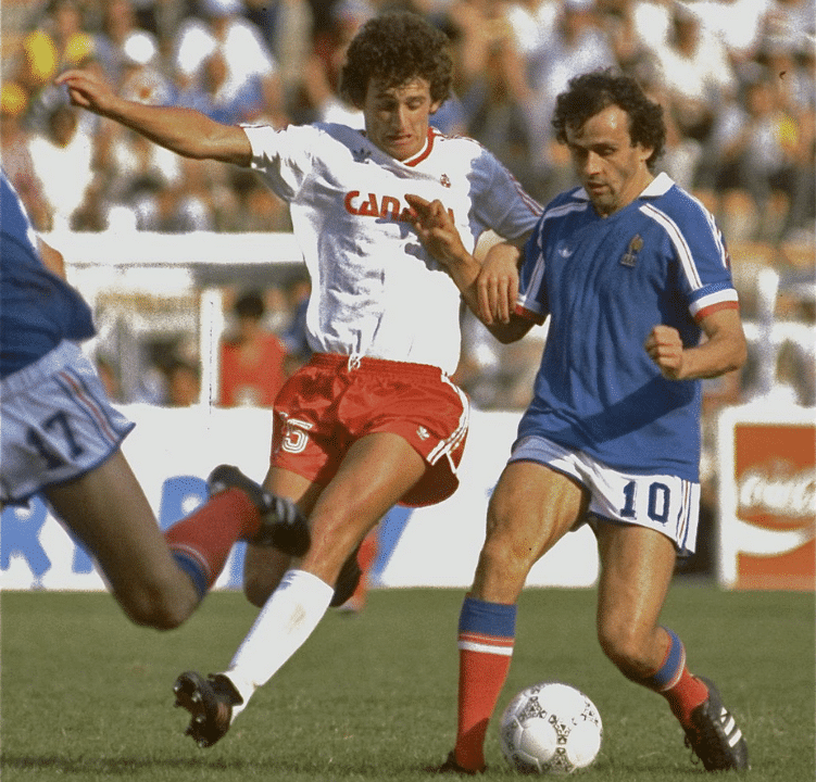 Impactante! Jogador de Copa do Mundo mora na rua h&aacute; mais de cinco anos
