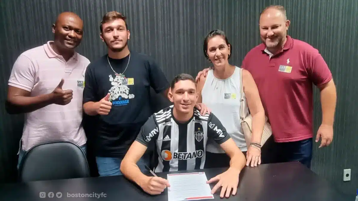 Zagueiro revelado pelo Boston City &eacute; o novo refor&ccedil;o de equipe brasileira