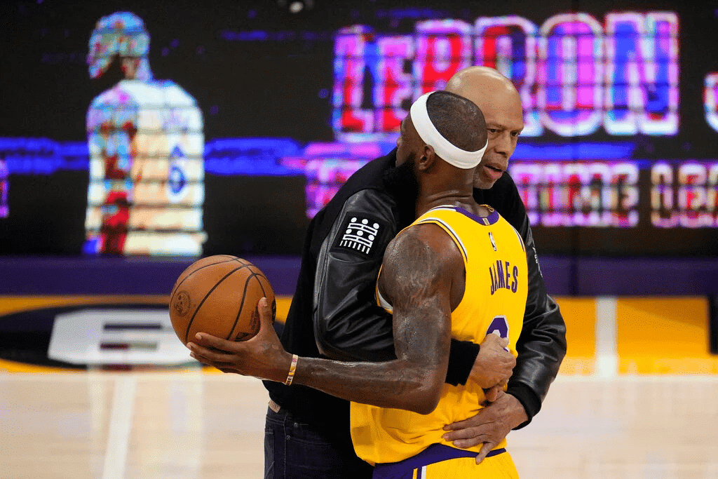 Kareem Abdul-Jabbar quer melhorar rela&ccedil;&atilde;o com Lebron James