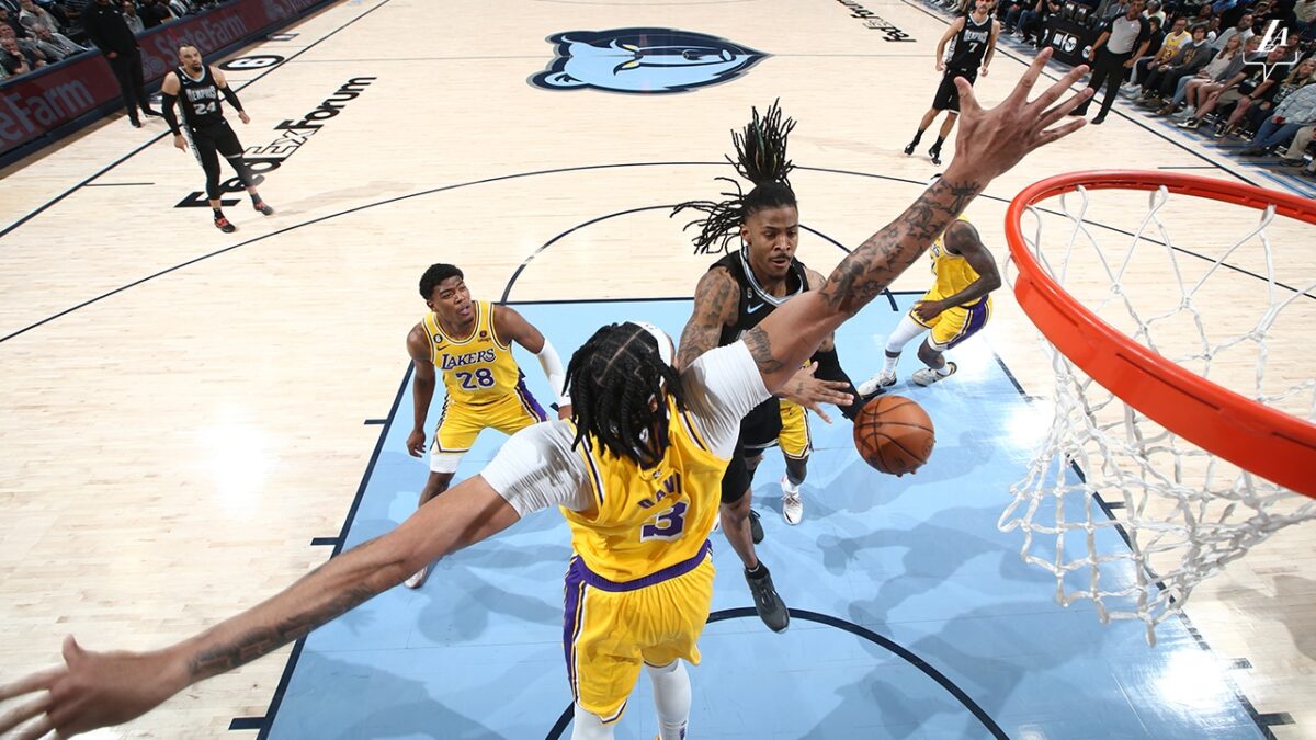 Grizzlies aproveitam aus&ecirc;ncia de LeBron e vencem Lakers com triplo-duplo de Morant