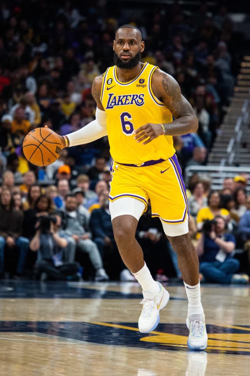 NBA: LeBron evolui na recupera&ccedil;&atilde;o, e t&eacute;cnico dos Lakers atualiza quadro
