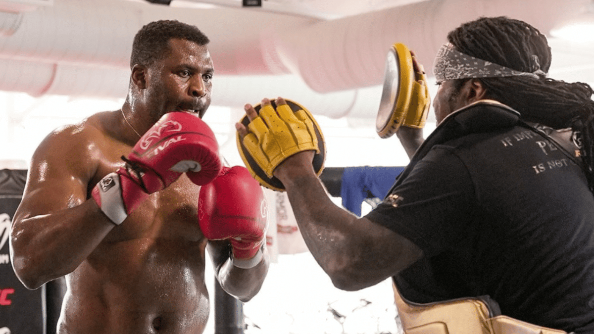 Francis Ngannou deixa Deontay Wilder com apar&ecirc;ncia de covarde