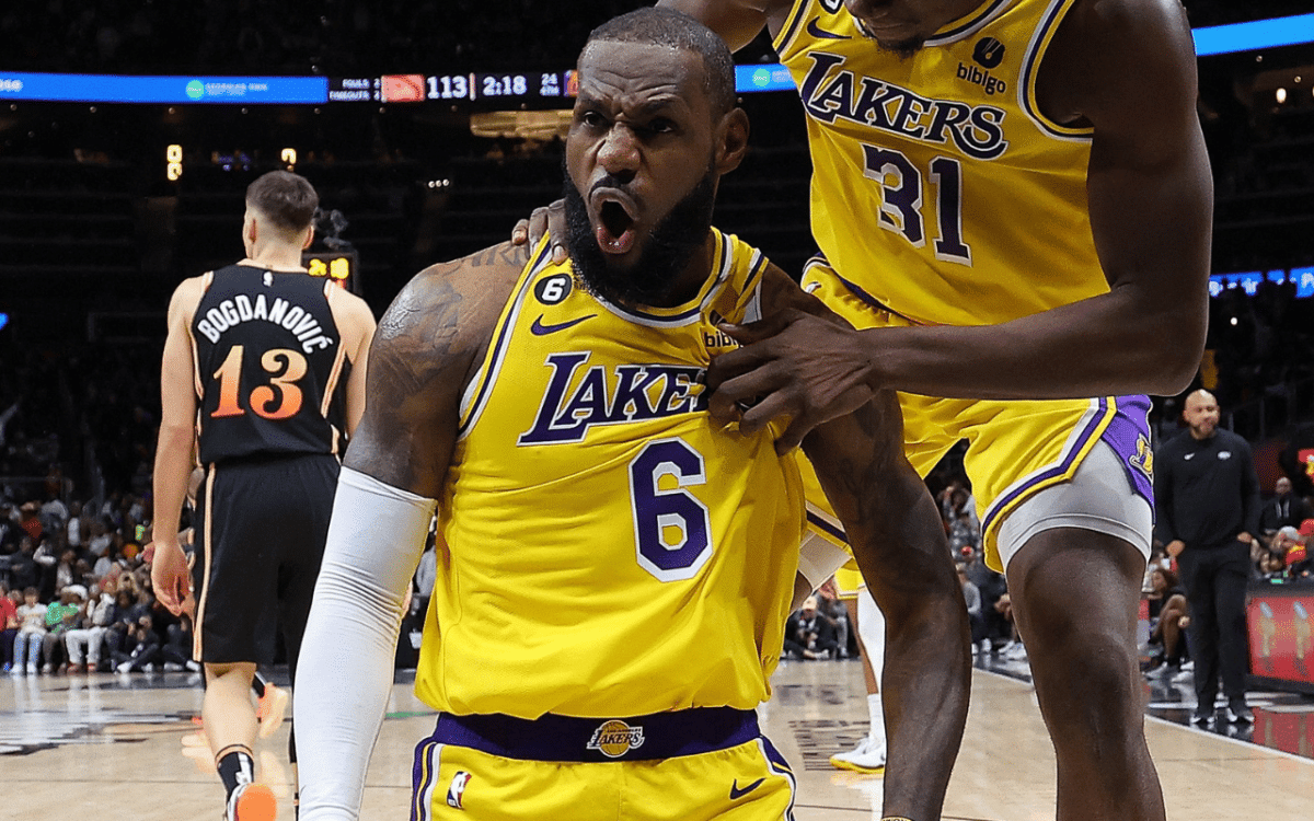 LeBron James a poucos pontos da hist&oacute;ria